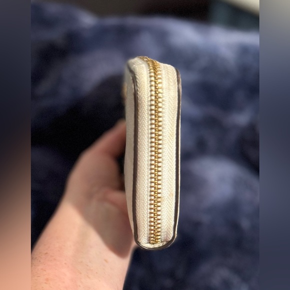 NWOT Coach Long Zip Around Wallet In Signature Canvas Gold/Light Khaki Chalk - Picture 6 of 13